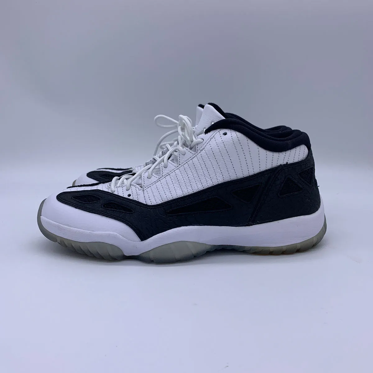 Air Jordan 11 Retro Low IE 'White Black' 2011 Release (Pre-Owned)