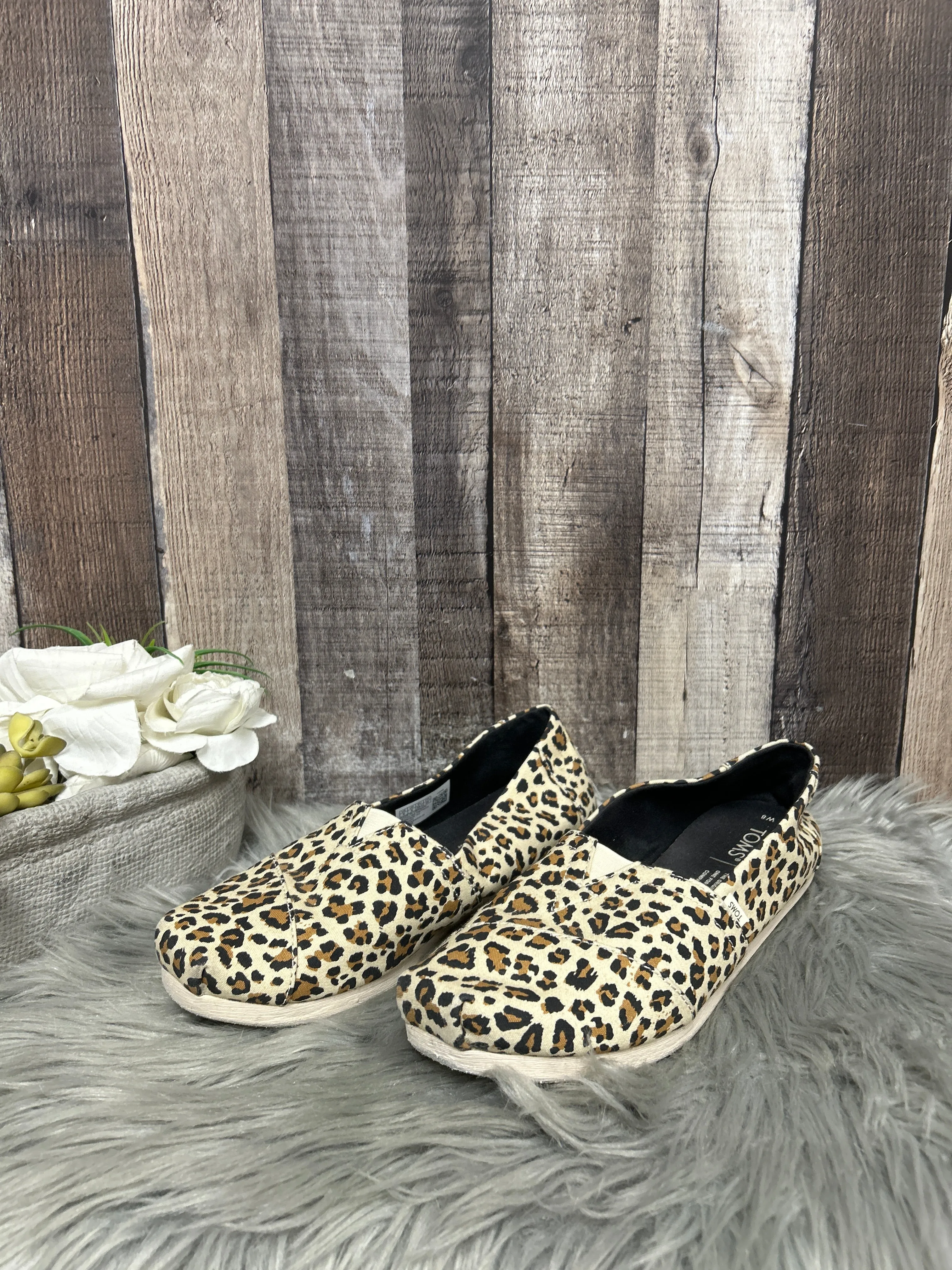 Animal Print Shoes Flats Toms, Size 8