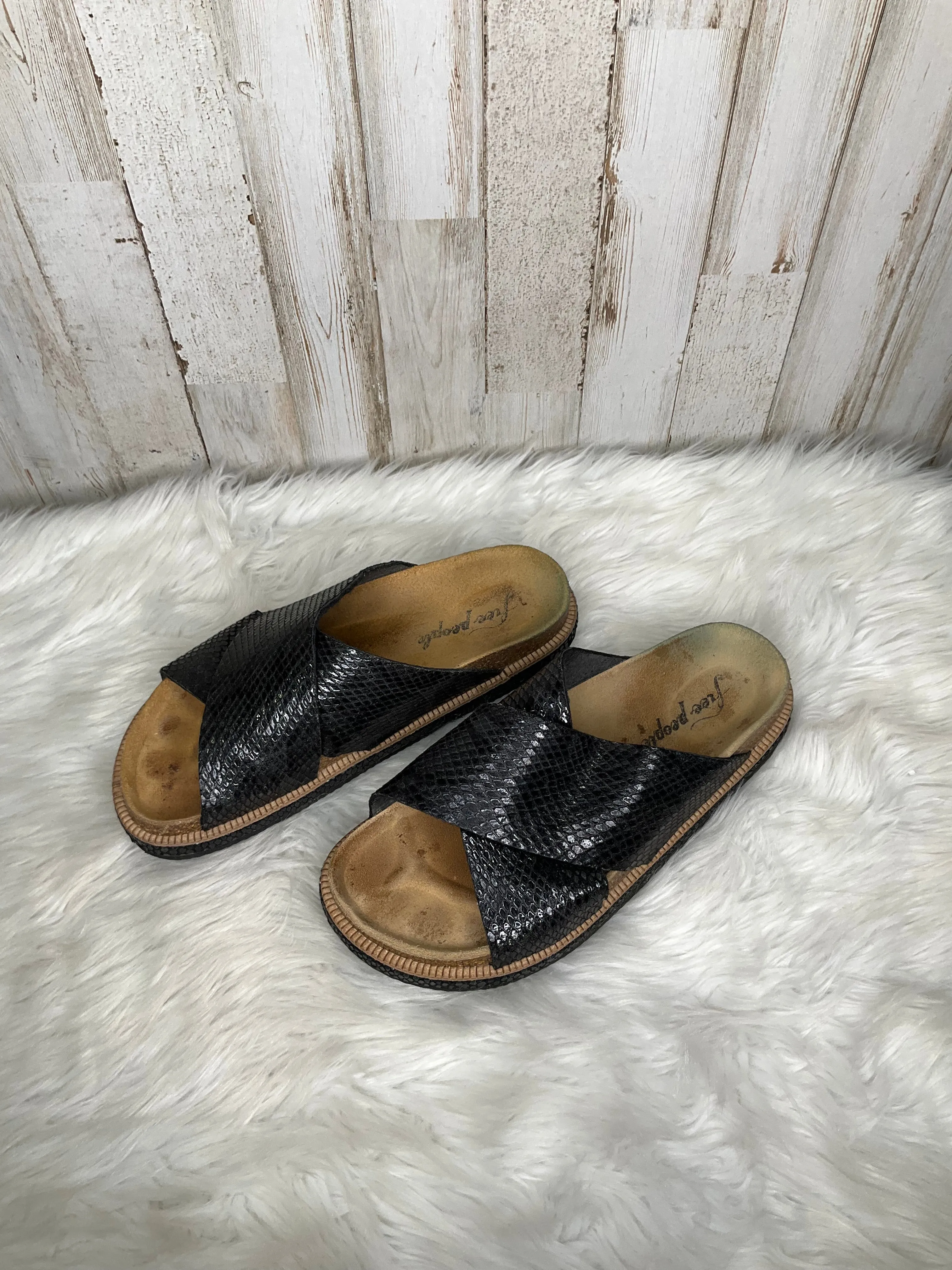 Black & Brown Sandals Flats Free People, Size 6.5