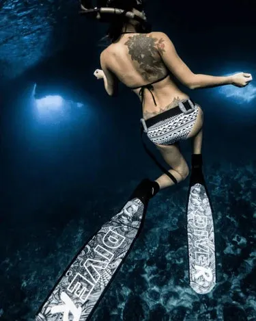 DiveR - Reef Life Black & White By Naomi Gittoes Free Diving Fin Blades