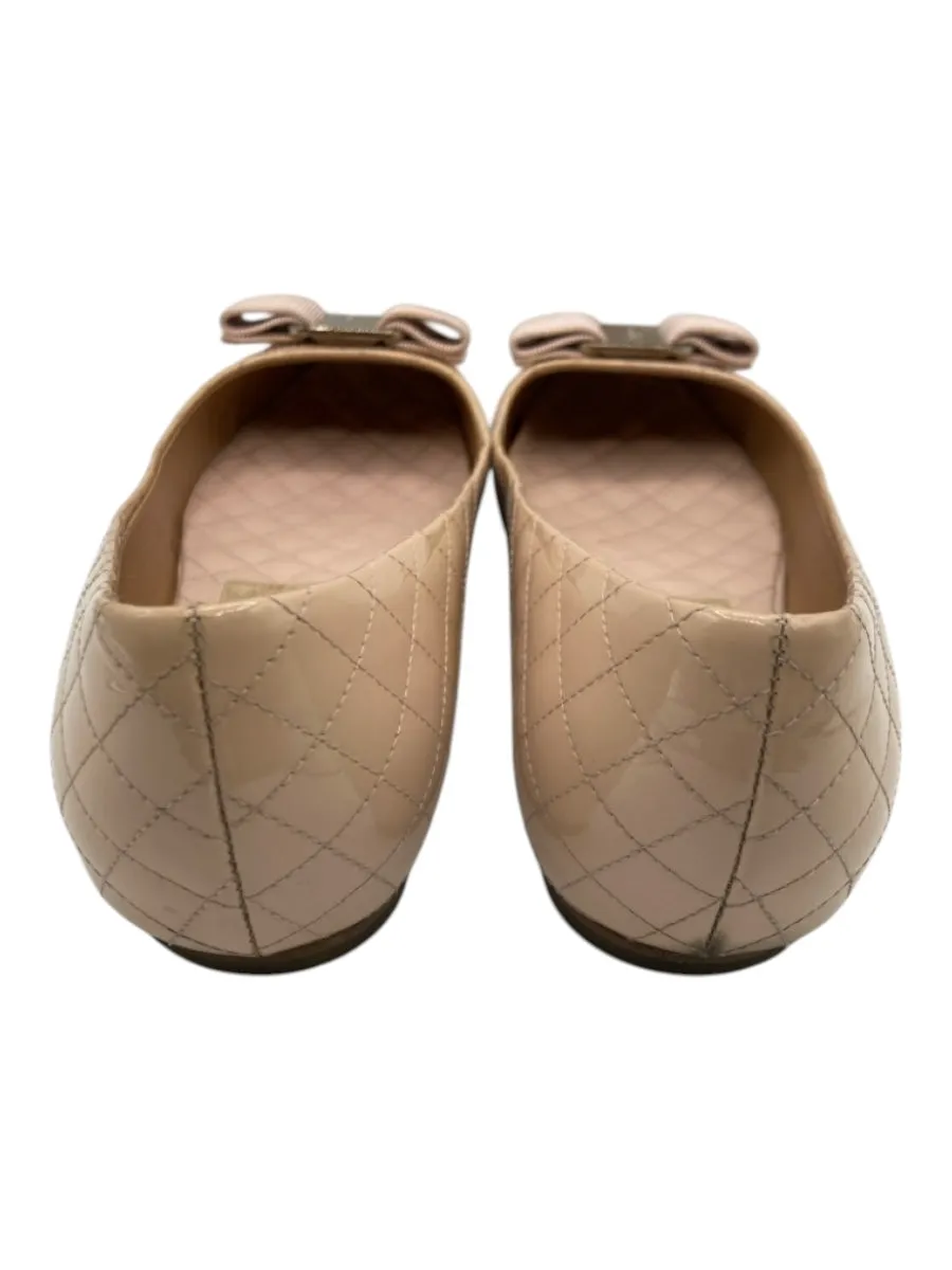 Ferragamo Shoe Size 8 Beige Patent Leather Quilted Bow SHW Flats