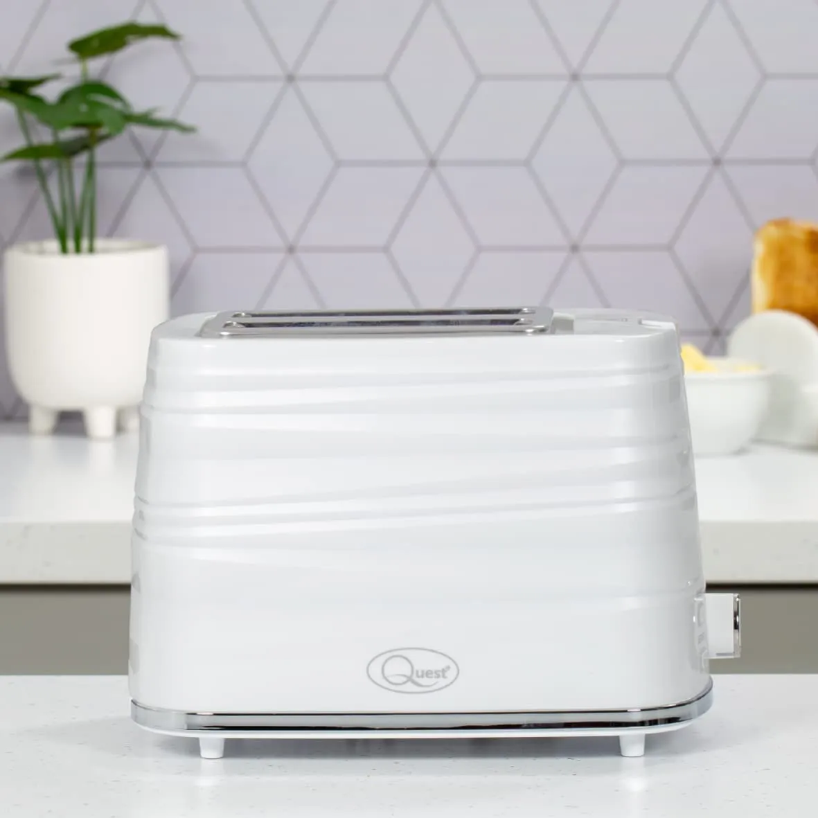 Quest Harmony 2 Slice Toasters / 7 Browning Levels/Sleek Modern Design/Defrost & Reheat Settings/Electronic Timer Control/Removable Crumb Tray / 930W Power (White)