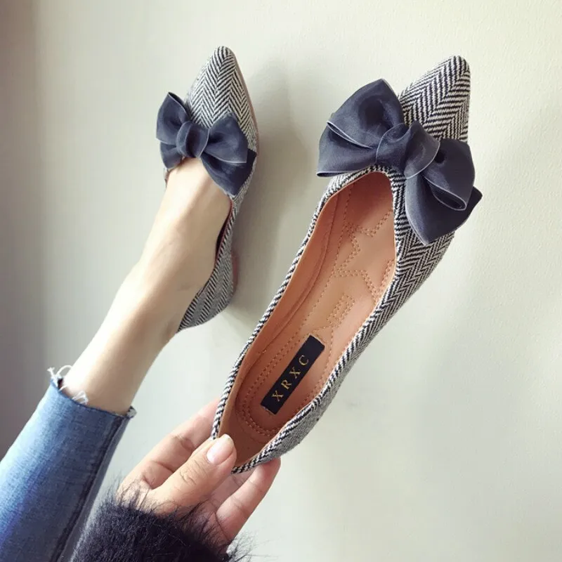 Women Flat Heel Shoes Big Silk Bowknot 31-46 Plus Big Size Pointed Toe Lady Flats Casual Sweet Soft Sole Solid Color Moccasins